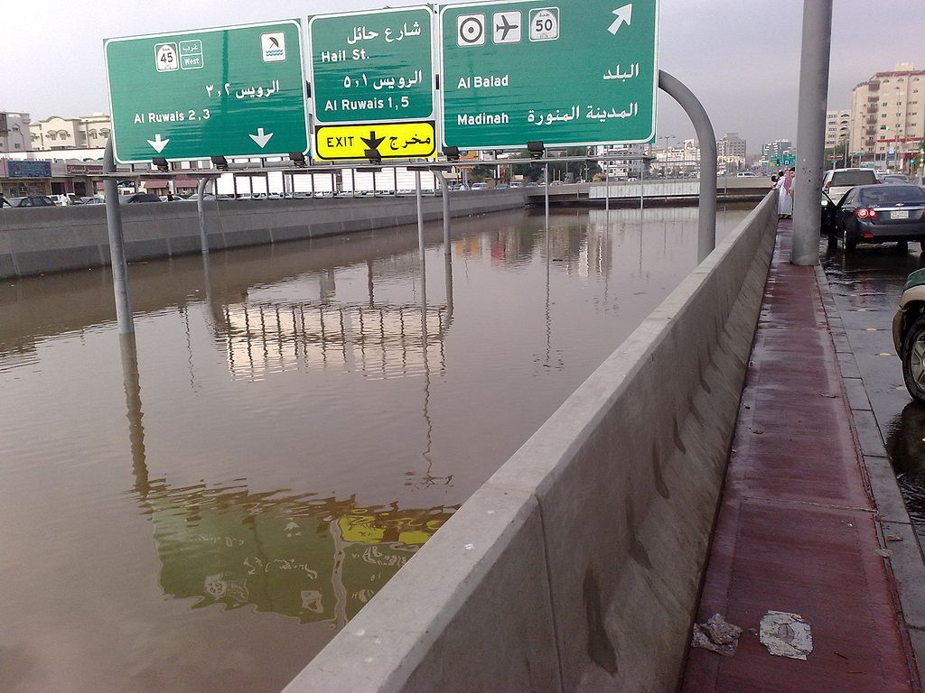 Jeddah_Flood_-_King_Abdullah_Street